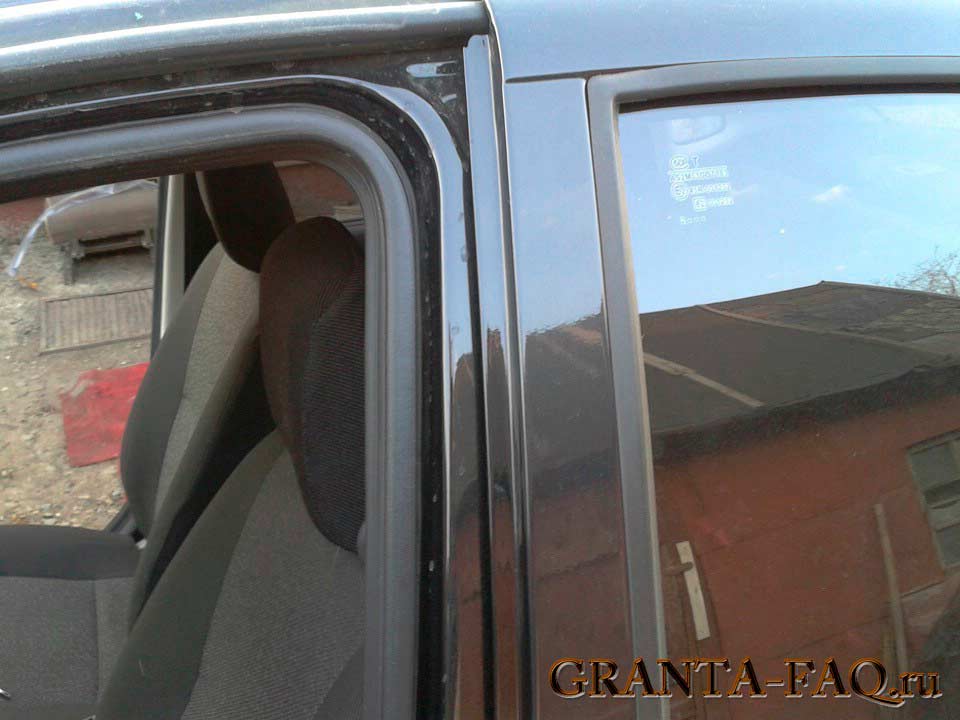 Вертикальный уплотнитель дверей на гранте (granta)